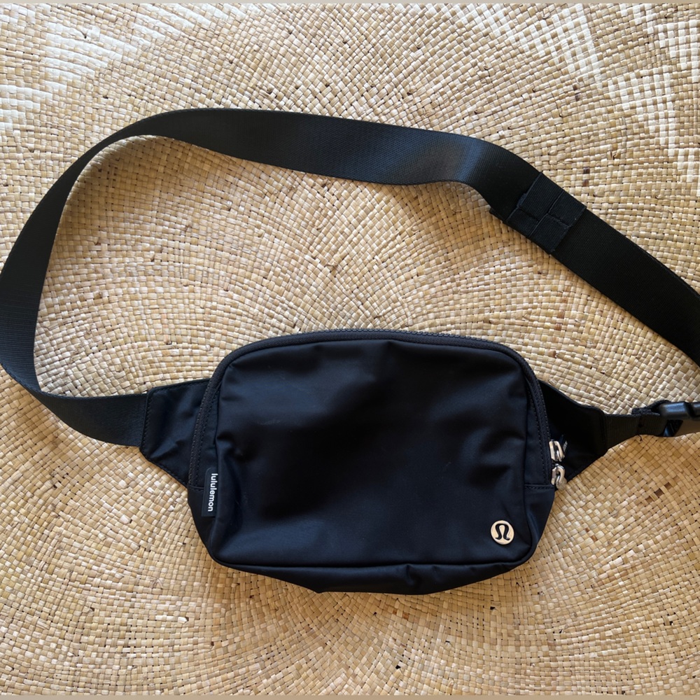 Everywhere Belt Bag Large 2L — Black